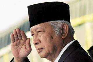 Suharto in retirement. Washington's henchman in Jakarta, he drowned the nation in blood and corruption and religiosity. 