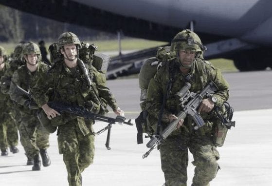 US troops in maneuvers in 