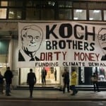 Manifestation a Londres devant le siege social londonnien de Koch Industries