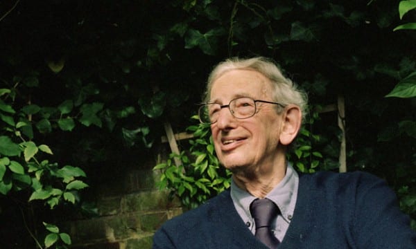Eric Hobsbawm in North London. 16/09/02.