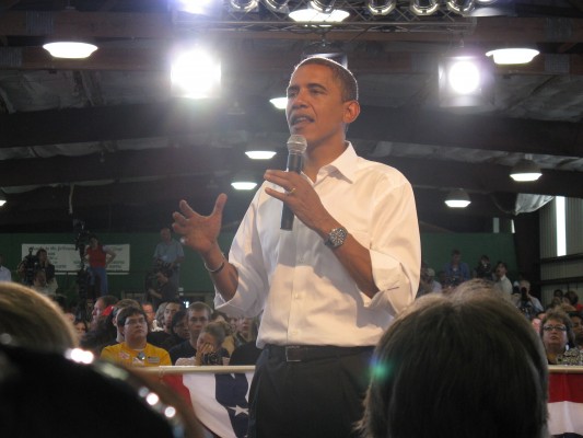 Obama speechifying. (Via BeckyF, flickr)