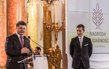 Poroshenko being given "Solidarity" award by Poland. Poland should know better than to ally with Washington in denial of her own horrible suffering at the hands of Nazism. (Via Polish Ministry of Foreign Affairs, flickr.)
