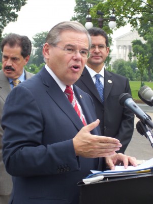 bobMenendez2podium