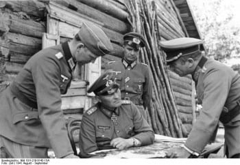 German General Höpner coordinating the assay;t on the city. 