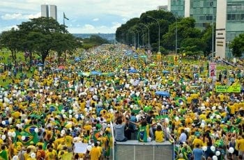 Protesters go to National Congress Palace denouncing corruption and for the departure of President Dilma Rousseff. (Agência Brasil Fotografias)