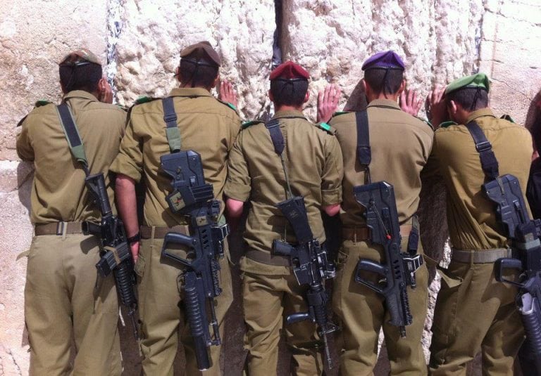 Israel_Defense_Forces_Jerusalem-IDF_Soldiers_at_the_Western_Wall