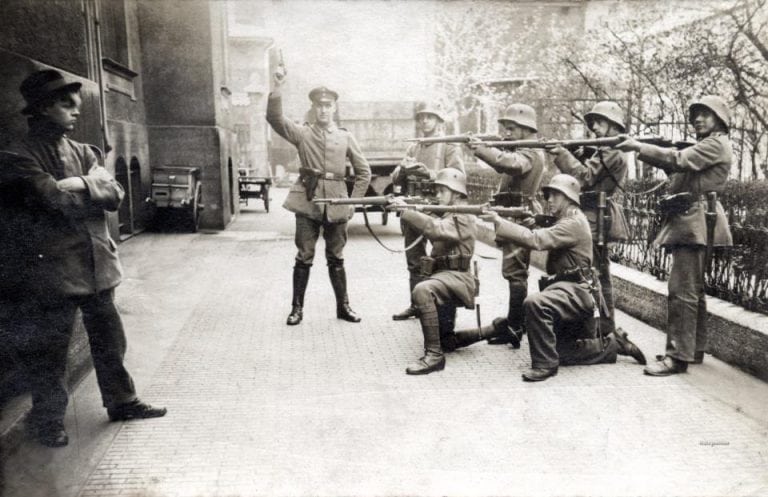 german-freikorps-killingRevolutionary-spart8