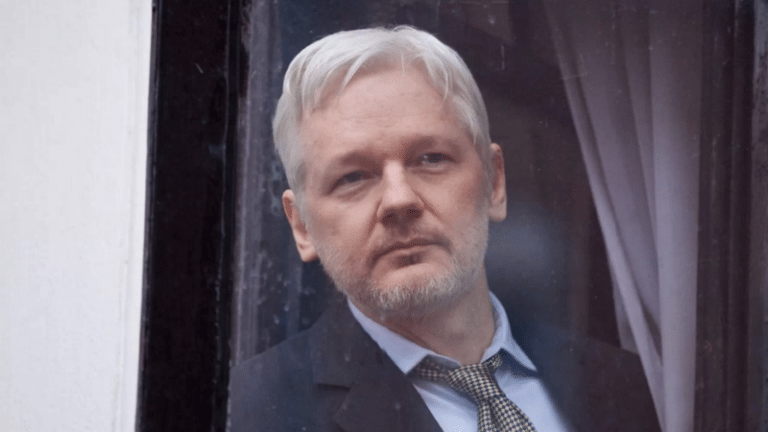 caitlin-assange