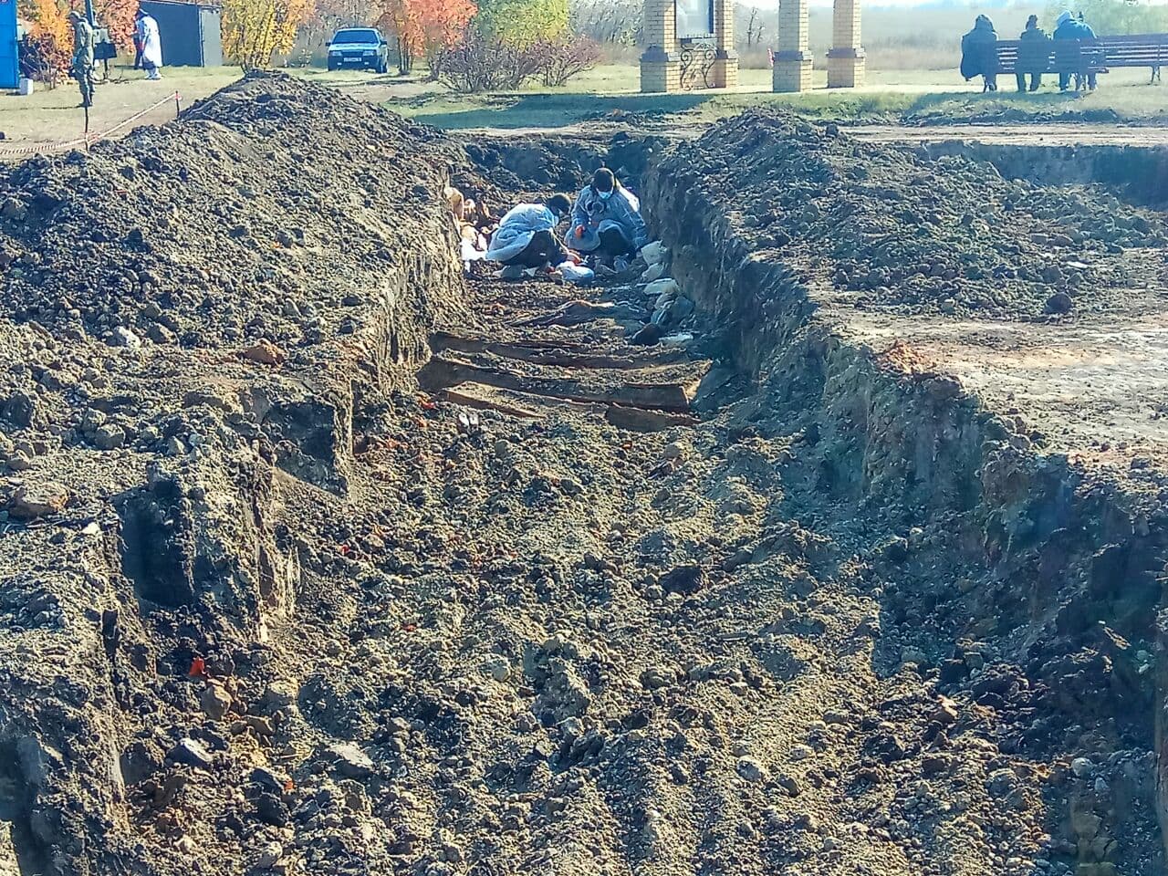 First of over 200 bodies being exhumed from Lugansk mass grave. One of Obama’s atrocities.