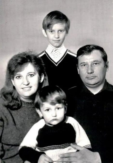 Alexei Navalny with his parents and younger brother, Oleg, in the mid-1980’s.