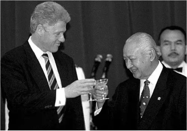 Clinton toasting tyrant Suharto